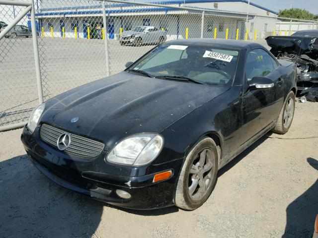 WDBKK65F83F276381 - 2003 MERCEDES-BENZ SLK BLACK photo 2