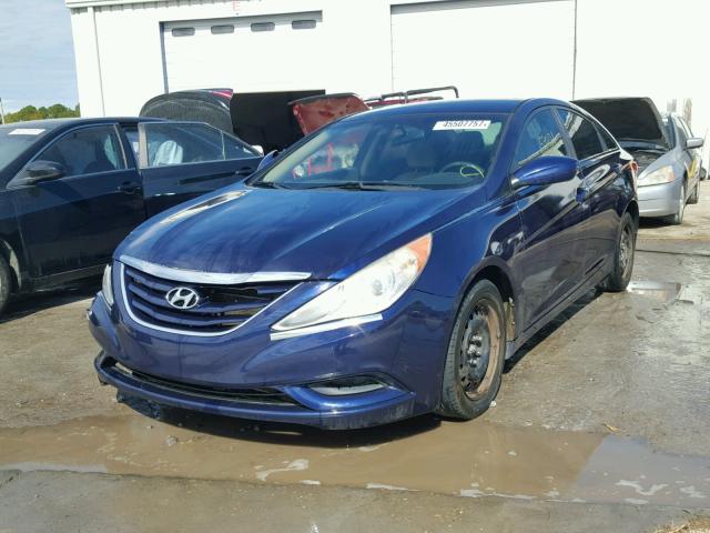 5NPEB4AC9BH041717 - 2011 HYUNDAI SONATA GLS BLUE photo 2