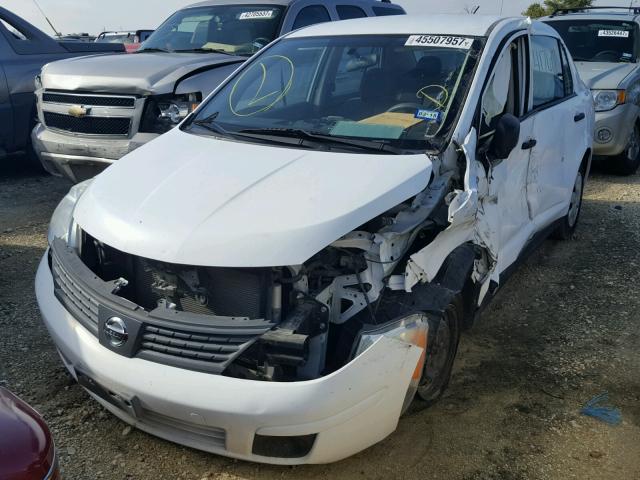 3N1CC1AP1AL385341 - 2010 NISSAN VERSA S WHITE photo 2