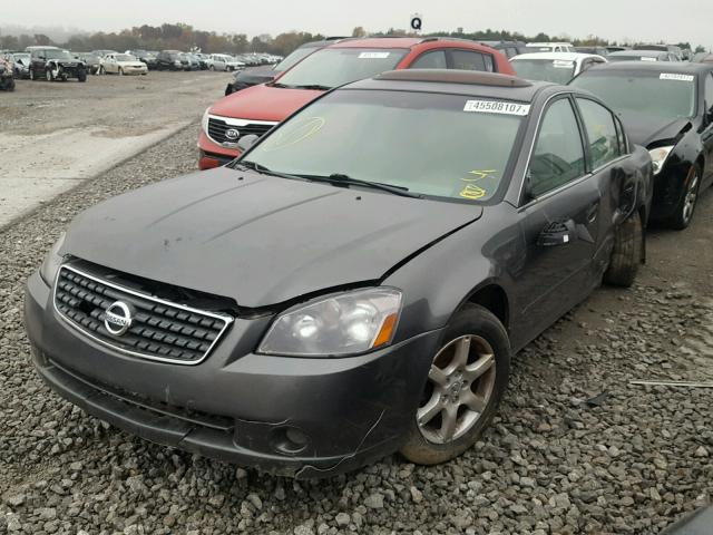 1N4AL11D15C389181 - 2005 NISSAN ALTIMA S GRAY photo 2