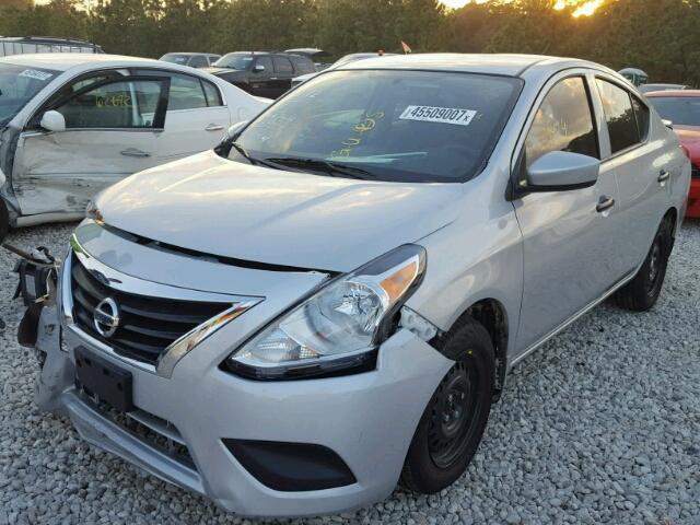 3N1CN7AP5HL893996 - 2017 NISSAN VERSA SILVER photo 2