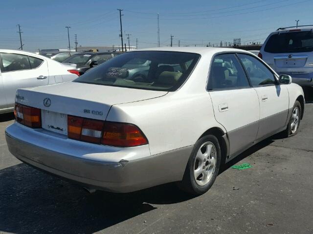 JT8BF22G3V0063662 - 1997 LEXUS ES 300 WHITE photo 4