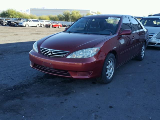 4T1BE32K25U055720 - 2005 TOYOTA CAMRY LE MAROON photo 2