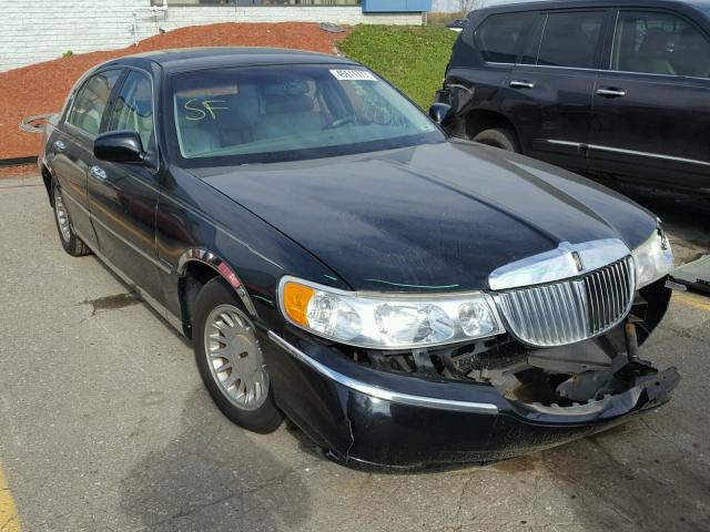 1LNFM83WXWY687748 - 1998 LINCOLN TOWN CAR C BLACK photo 1