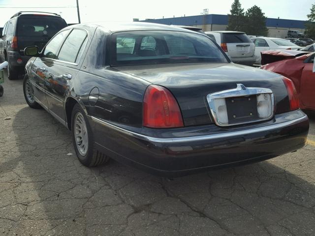 1LNFM83WXWY687748 - 1998 LINCOLN TOWN CAR C BLACK photo 3