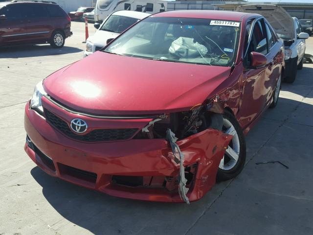 4T1BF1FK5CU612872 - 2012 TOYOTA CAMRY BASE RED photo 2