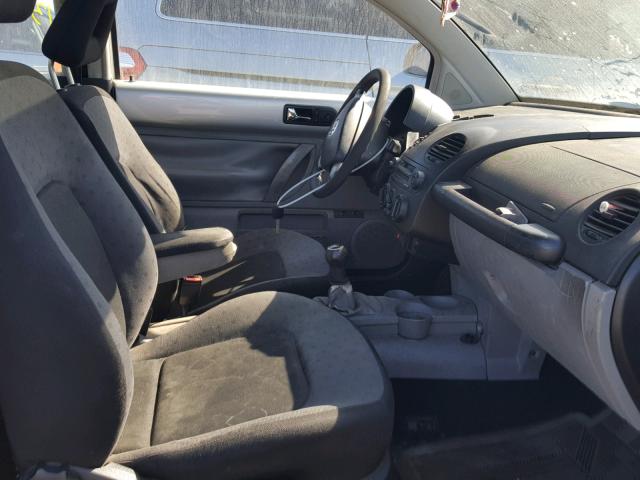 3VWCC21CXYM484712 - 2000 VOLKSWAGEN NEW BEETLE 银色 照片 5