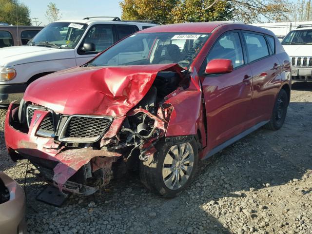 5Y2SP6E8XAZ420111 - 2010 PONTIAC VIBE RED photo 2