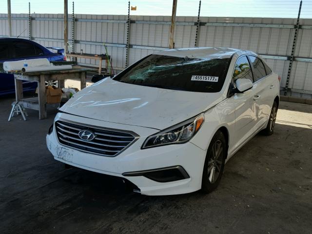 5NPE24AF1GH401421 - 2016 HYUNDAI SONATA SE WHITE photo 2