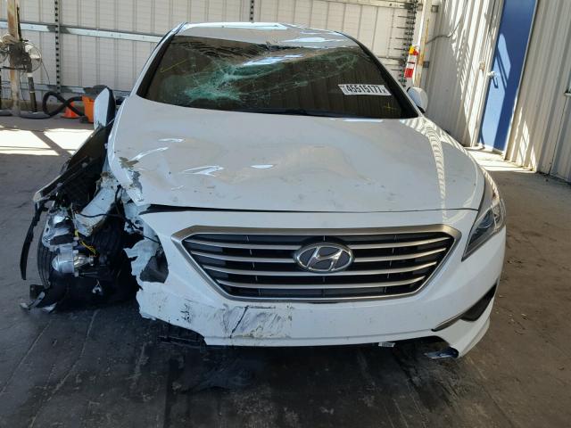 5NPE24AF1GH401421 - 2016 HYUNDAI SONATA SE WHITE photo 9