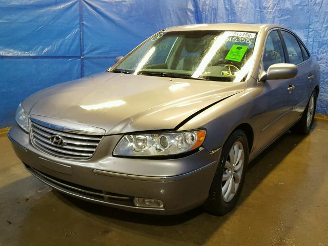 KMHFC46F96A118552 - 2006 HYUNDAI AZERA SE GRAY photo 2