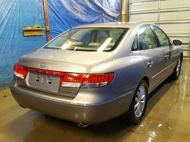 KMHFC46F96A118552 - 2006 HYUNDAI AZERA SE GRAY photo 4