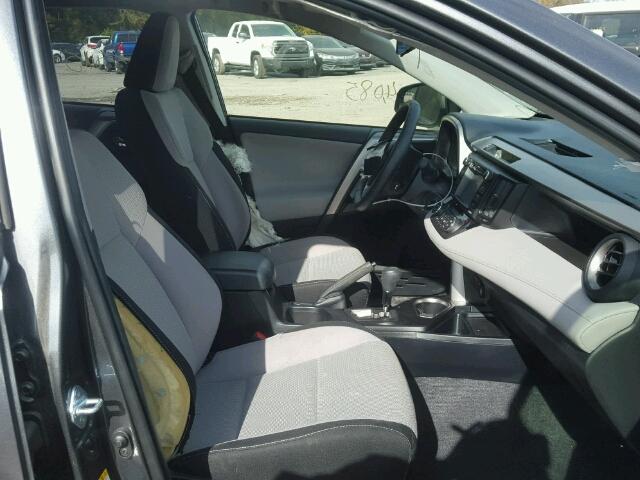 JTMRFREV2HD207847 - 2017 TOYOTA RAV4 灰色 照片 5