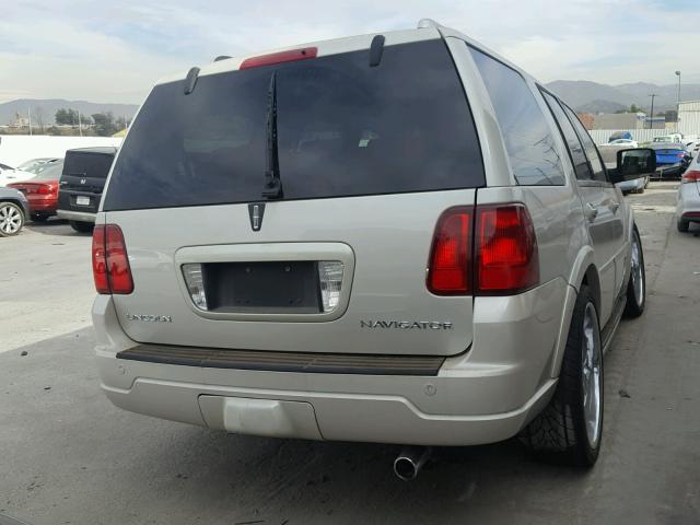 5LMFU27506LJ01275 - 2006 LINCOLN NAVIGATOR WHITE photo 4