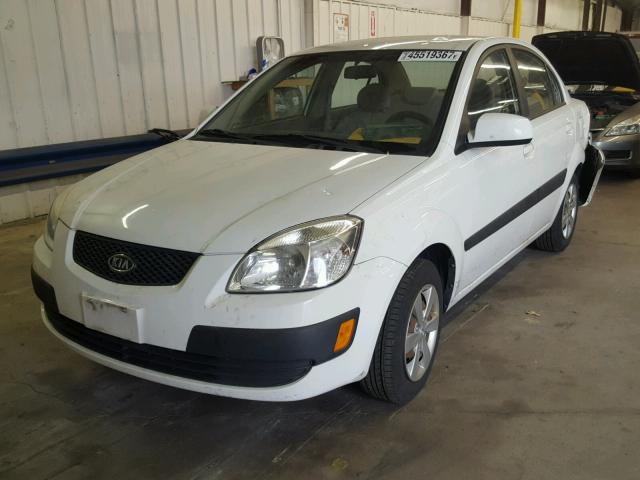 KNADE223196523900 - 2009 KIA RIO BASE WHITE photo 2