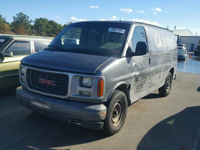 1GCGG25R921131583 - 2002 CHEVROLET EXPRESS G2 GRAY photo 2