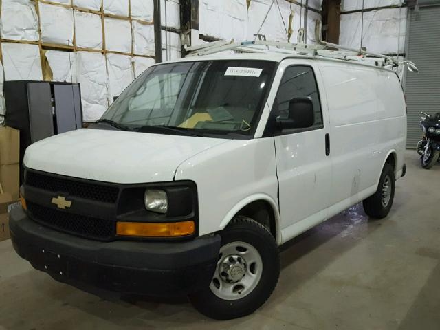 1GCZGFBA9A1162720 - 2010 CHEVROLET EXPRESS G2 WHITE photo 2