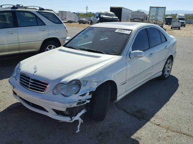 WDBRF52H47F871091 - 2007 MERCEDES-BENZ C 230 WHITE photo 2