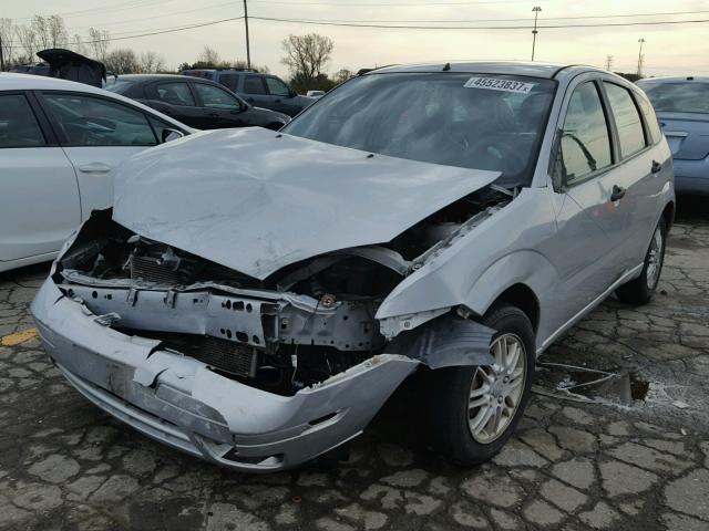 1FAFP37N87W234568 - 2007 FORD FOCUS ZX5 SILVER photo 2