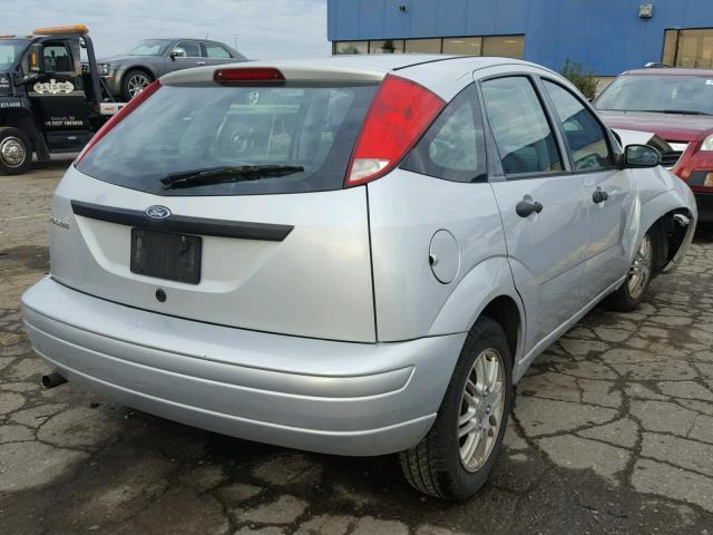 1FAFP37N87W234568 - 2007 FORD FOCUS ZX5 SILVER photo 4