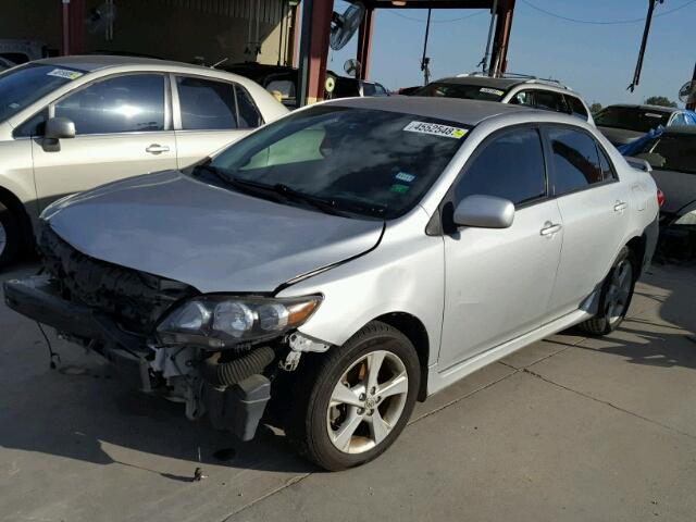 2T1BU4EE9BC709401 - 2011 TOYOTA COROLLA BA SILVER photo 2