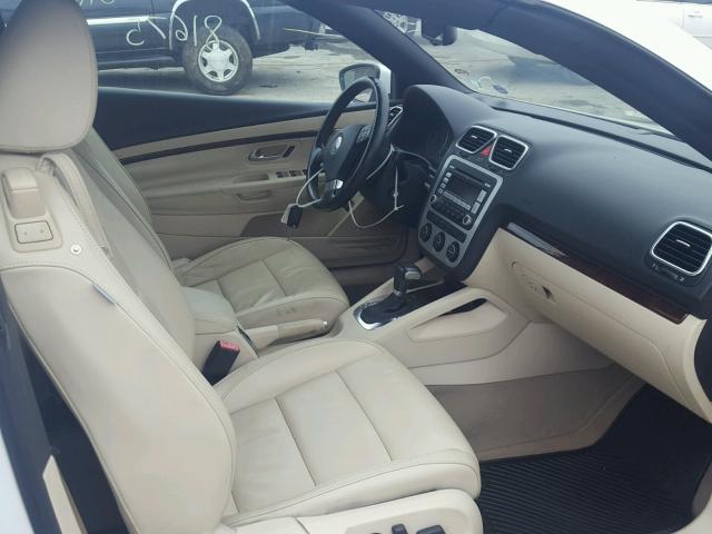 WVWFA71F69V010762 - 2009 VOLKSWAGEN EOS LUX 白色 照片 5