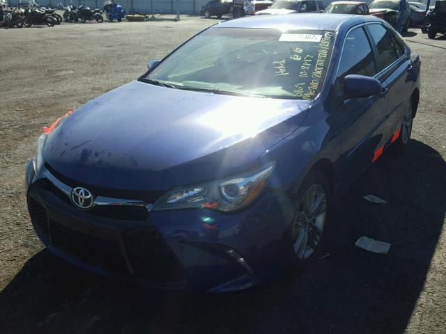 4T1BF1FKXFU964883 - 2015 TOYOTA CAMRY LE 蓝色 照片 2