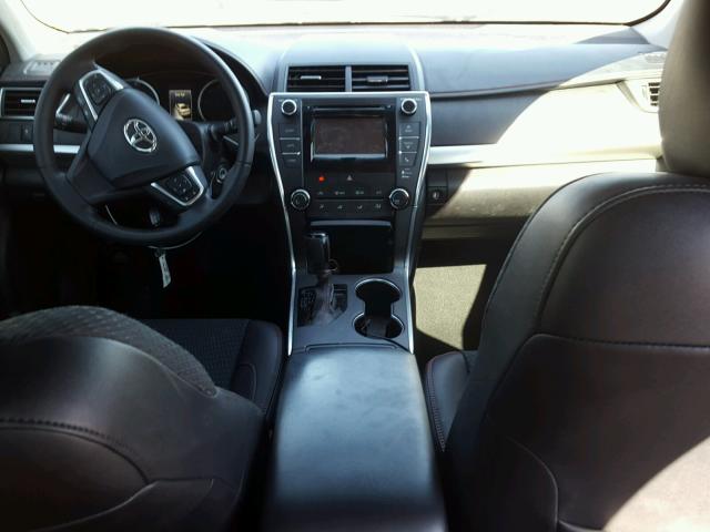 4T1BF1FKXFU964883 - 2015 TOYOTA CAMRY LE 蓝色 照片 9