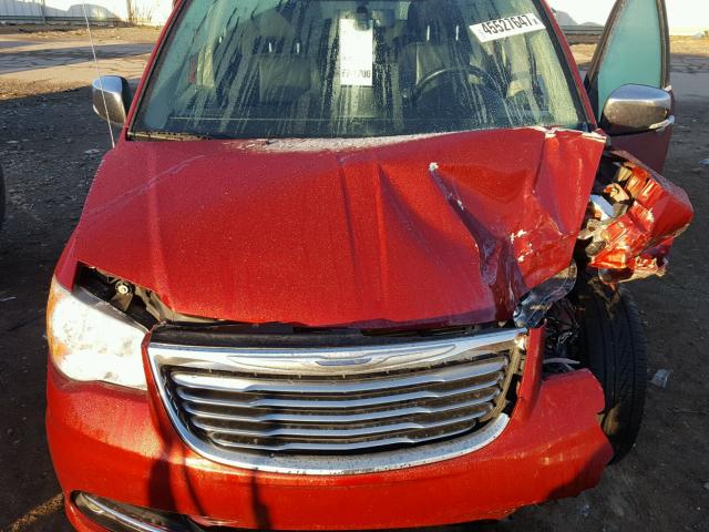 2C4RC1CG9DR777270 - 2013 CHRYSLER TOWN & COU RED photo 7