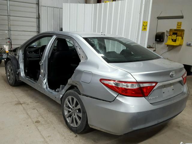 4T1BF1FK5FU950082 - 2015 TOYOTA CAMRY LE 银色 照片 3
