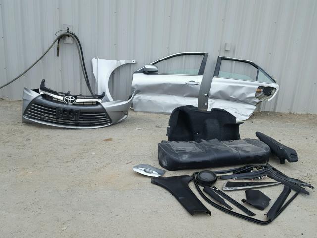 4T1BF1FK5FU950082 - 2015 TOYOTA CAMRY LE 银色 照片 9