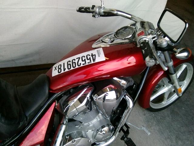 JH2SC6707AK000194 - 2010 HONDA VT1300 CS RED photo 5