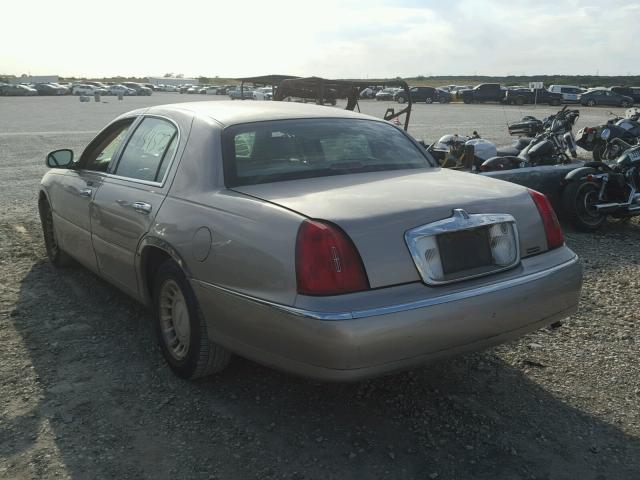 1LNHM81W31Y665076 - 2001 LINCOLN TOWN CAR E TAN photo 3