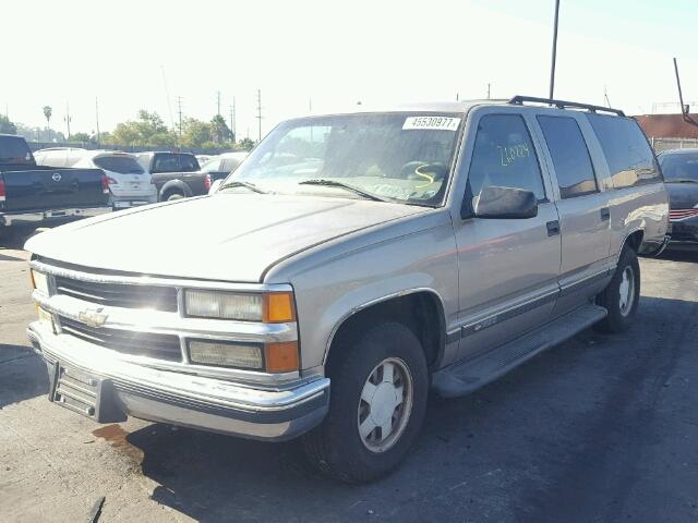 3GNEC16R7XG217048 - 1999 CHEVROLET SUBURBAN C SILVER photo 2