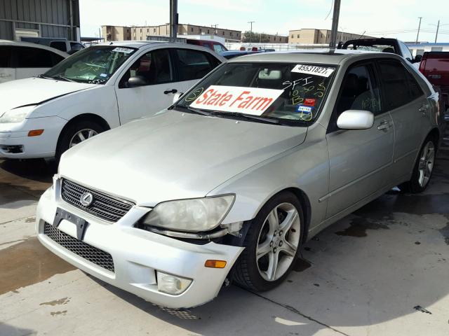 JTHBD192X20058707 - 2002 LEXUS IS 300 SILVER photo 2