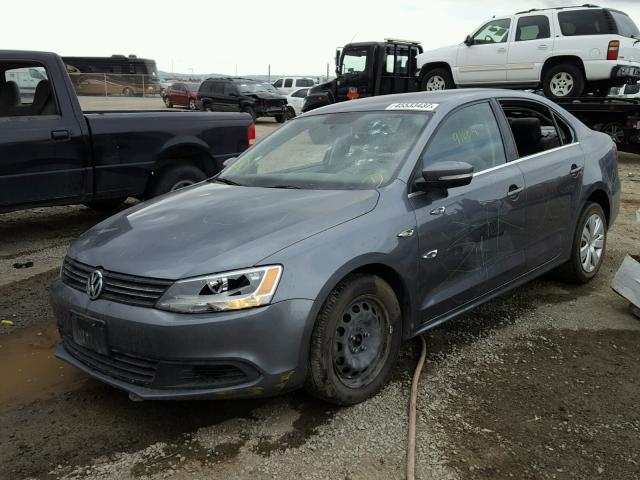 3VWDP7AJXDM204737 - 2013 VOLKSWAGEN JETTA SE GRAY photo 2