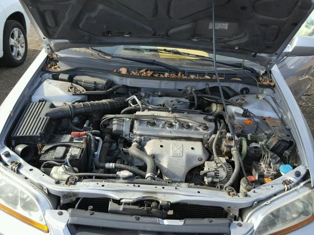 1HGCG3256YA032896 - 2000 HONDA ACCORD GRAY photo 7