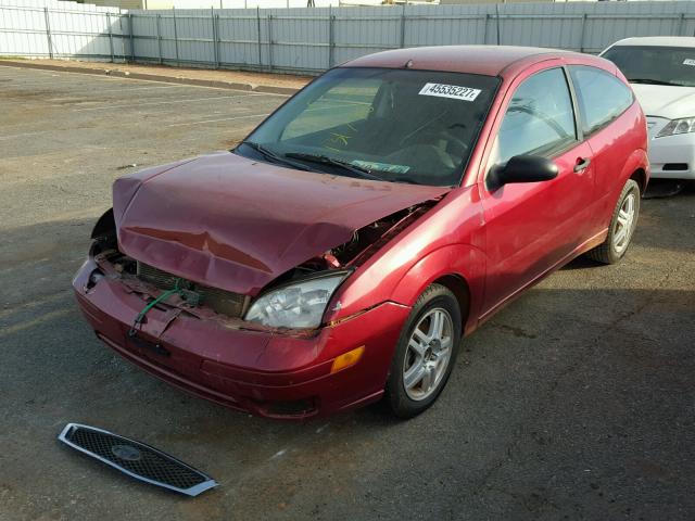 3FAFP31N25R131798 - 2005 FORD FOCUS ZX3 RED photo 2