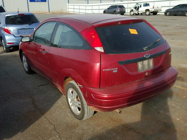 3FAFP31N25R131798 - 2005 FORD FOCUS ZX3 RED photo 3