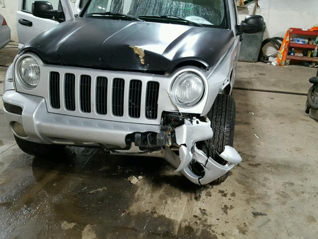 1J4GL38K24W158754 - 2004 JEEP LIBERTY RE SILVER photo 9