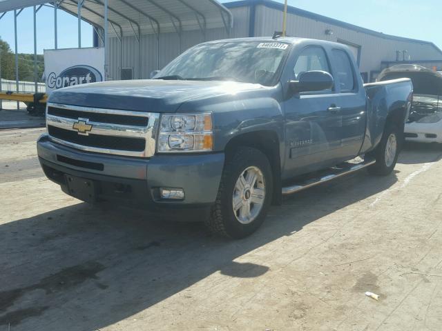 1GCSKTE32AZ233589 - 2010 CHEVROLET SILVERADO BLUE photo 2