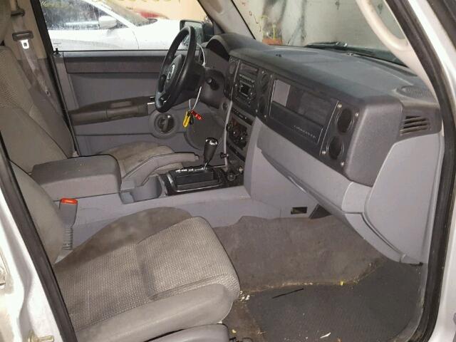 1J8HG48K06C173433 - 2006 JEEP COMMANDER SILVER photo 5