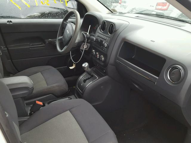 1J4NF4FB2AD505708 - 2010 JEEP COMPASS SP WHITE photo 5