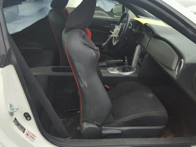 JF1ZNAA10G9701798 - 2016 TOYOTA SCION FR-S თეთრი ფოტო 5