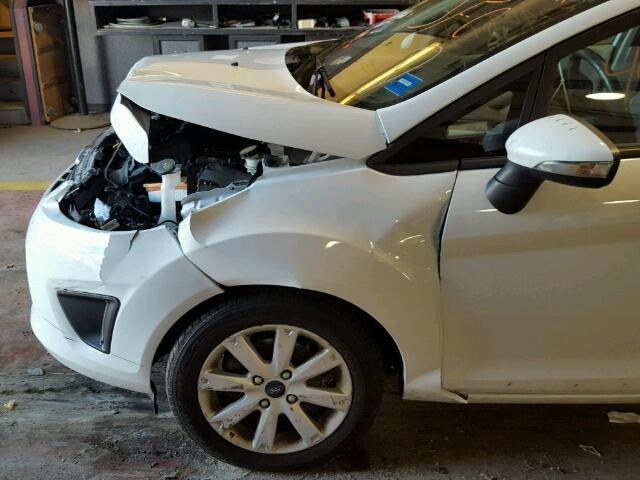 3FADP4BJ5DM222665 - 2013 FORD FIESTA SE WHITE photo 9