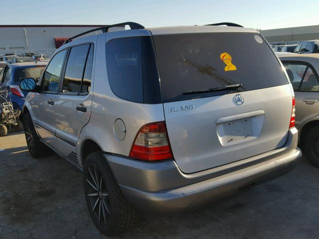 4JGAB54E1XA121461 - 1999 MERCEDES-BENZ ML 320 SILVER photo 3