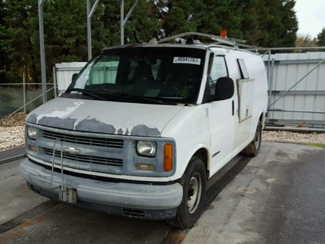 1GCHG35R0W1099896 - 1998 CHEVROLET EXPRESS G3 WHITE photo 2