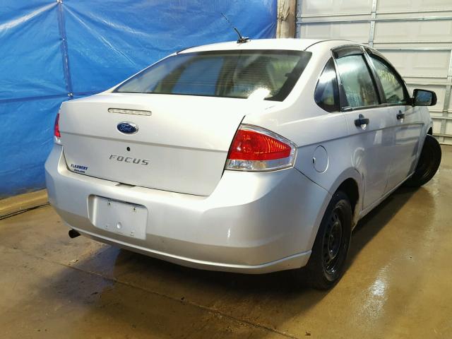 1FAHP34N88W140477 - 2008 FORD FOCUS S/SE SILVER photo 4