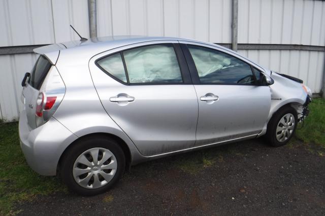 JTDKDTB35D1527974 - 2013 TOYOTA PRIUS C SILVER photo 4