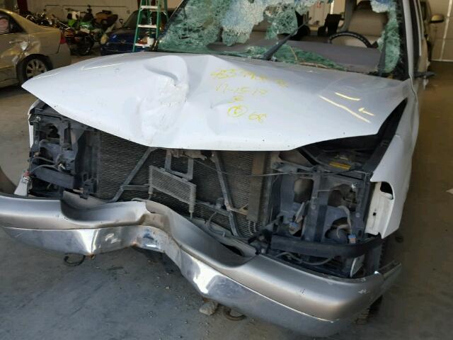 1GKEK13T7YJ128936 - 2000 GMC YUKON WHITE photo 7